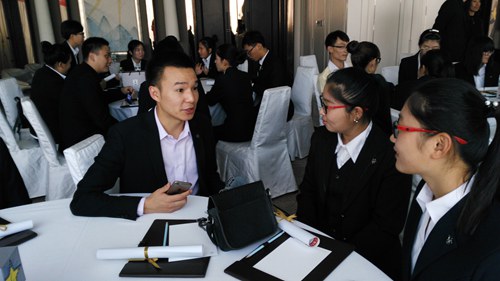 现代学徒制拜师仪式暨体验式教学第一课 酒店管理专业的产教融合新实践
